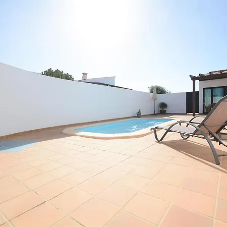 Beautiful Spacious With Private Heated Pool In Villa *
