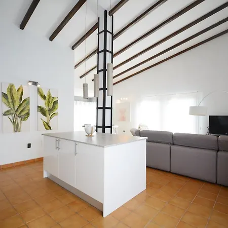 Beautiful Spacious With Private Heated Pool In Villa *