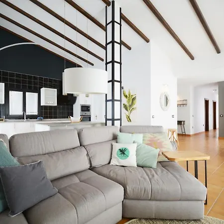 Beautiful Spacious With Private Heated Pool In Villa
