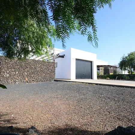 Beautiful Spacious With Private Heated Pool In Villa Lajares