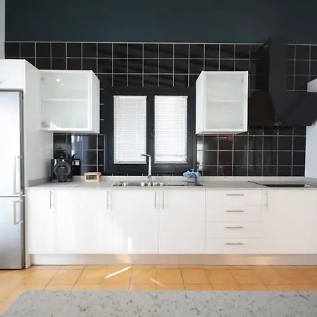 Beautiful Spacious With Private Heated Pool In Lajares