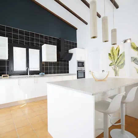 Villa Beautiful Spacious With Private Heated Pool In