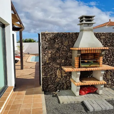Beautiful Spacious With Private Heated Pool In Villa Lajares